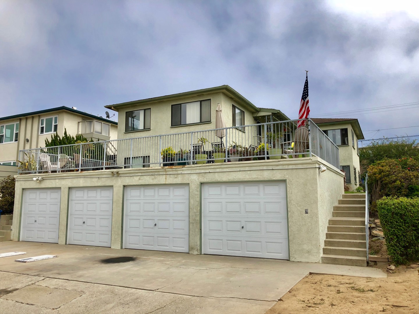 Redondo Beach Apartment: 136-138 Palos Verdes Blvd.,