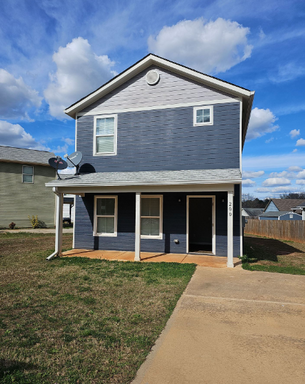 Nicely renovated 3 bedroom, 2.5 bath ranch in Zebulon!