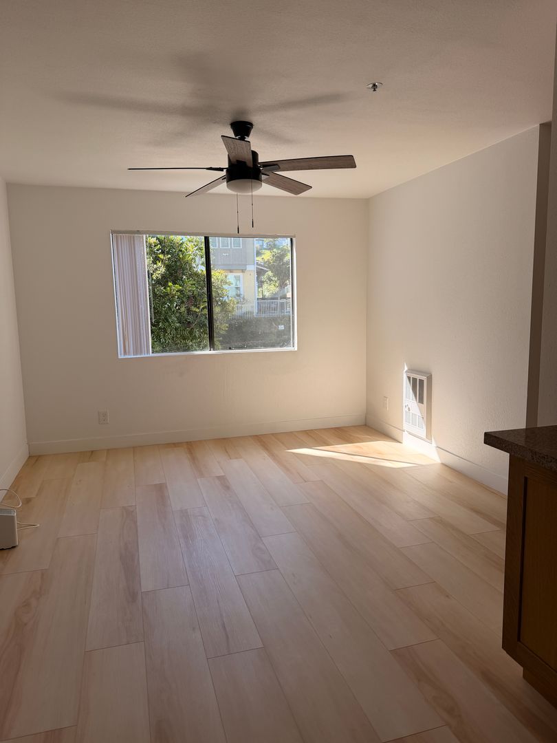 Oceanside Apartment: 960 Vine St.