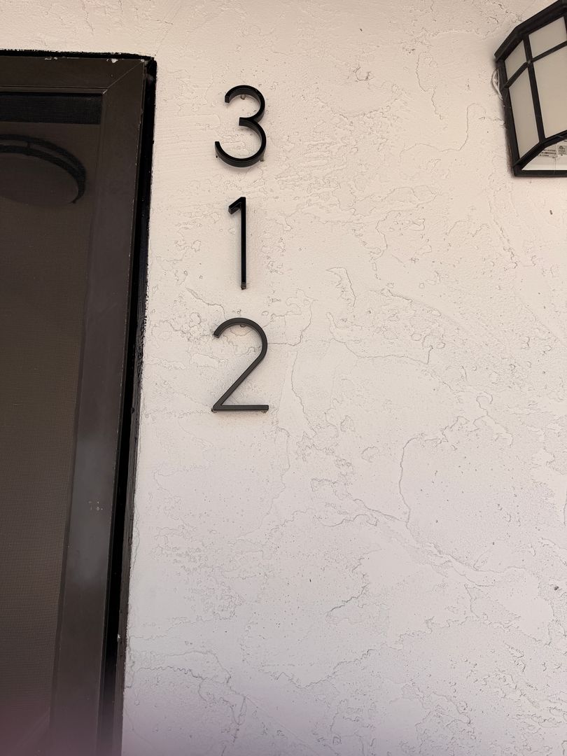 Oceanside Apartment: 960 Vine St.