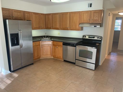 Ground floor unit with Patio! – photo 1