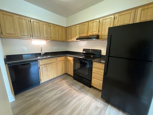 2nd LEVEL APT, GREAT SPECIAL! – photo 1