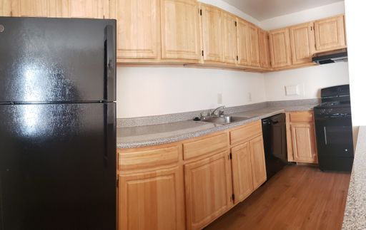 2 bedroom apartment with private rear facing balcony – photo 1