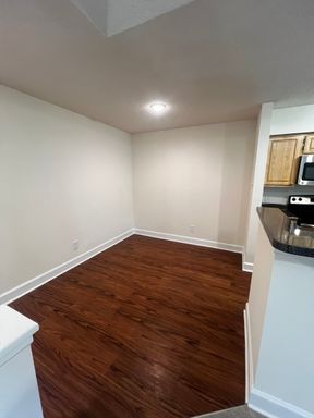 Top Floor Apartment with Stainless Steel Kitchen Appliances, Granite Countertops, and Vaulted Living Room Ceilings – photo 1