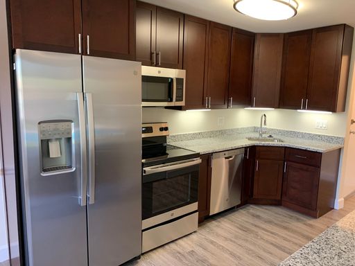 Brand new renovation, top floor 2 bedroom 1.5 bathrooms! – photo 1