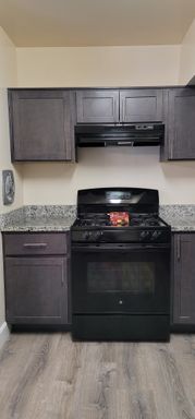 Partial Renovated 2 bedroom on the ground floor with plenty of privacy! – photo 1