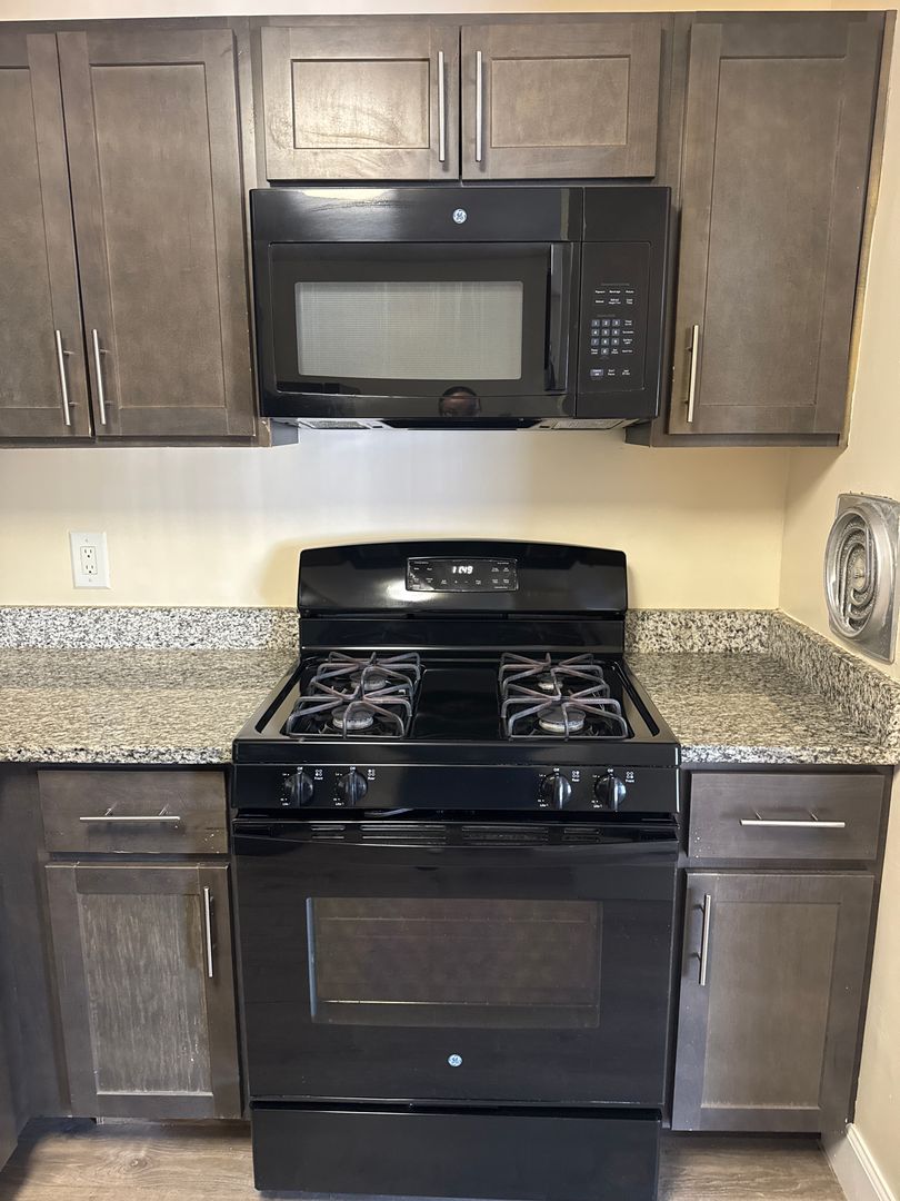 Silver Spring Apartment: 3331 Hewitt Ave