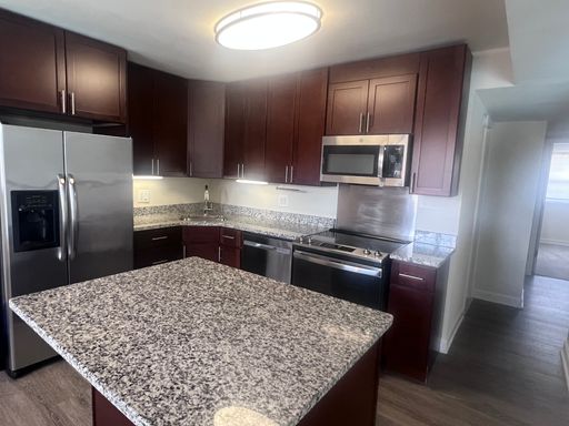 Top floor renovated 2 bedroom available! – photo 1