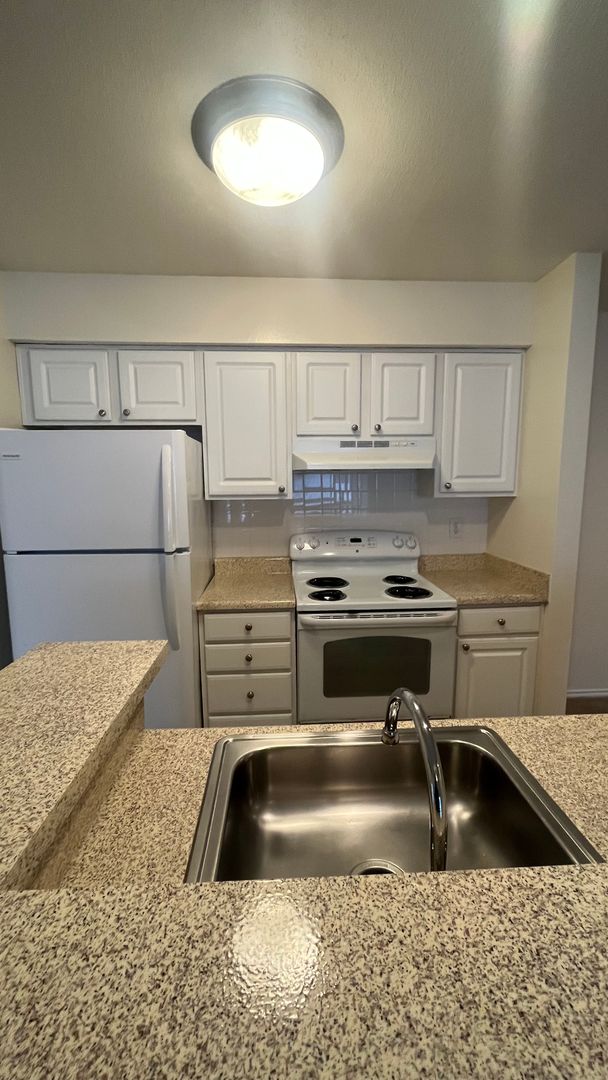 Frederick Apartment: 1000 Columbine Drive