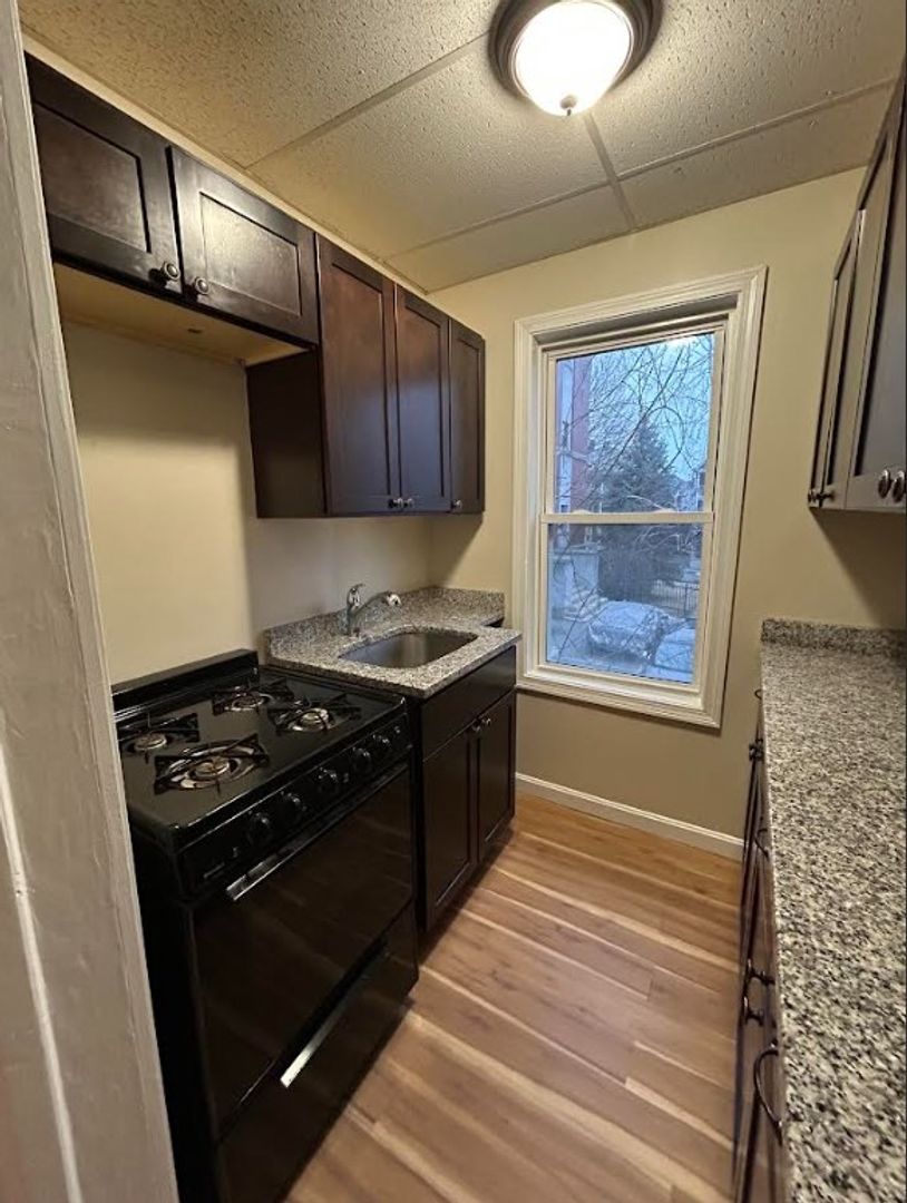Fall River Apartment: 397-407 William St.