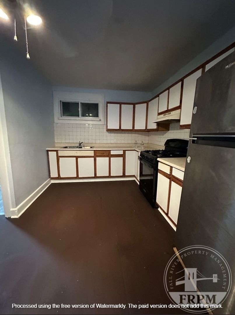 Fall River Apartment: 55 Tecumseh St