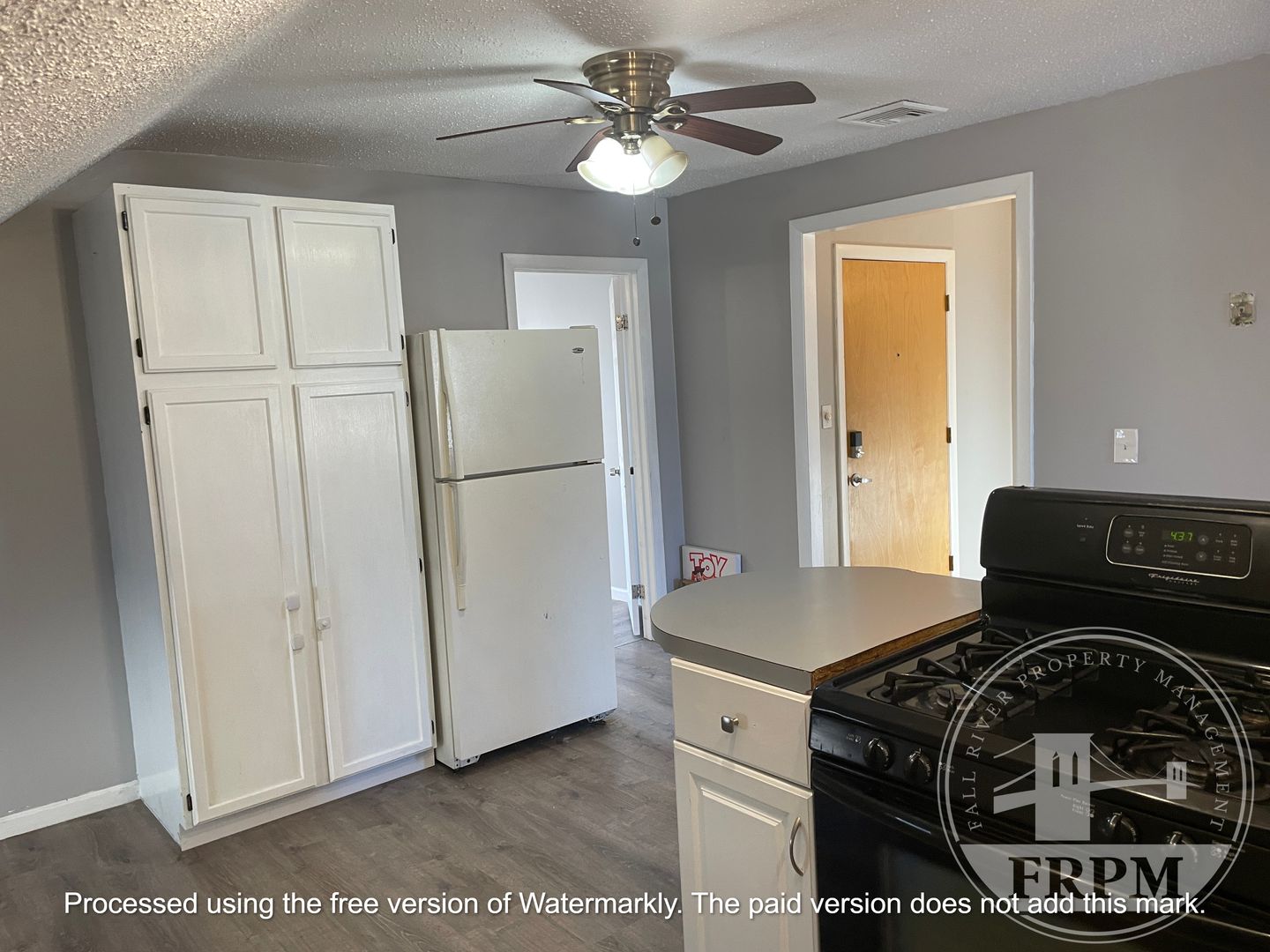 Fall River Apartment: 207 Rodman St