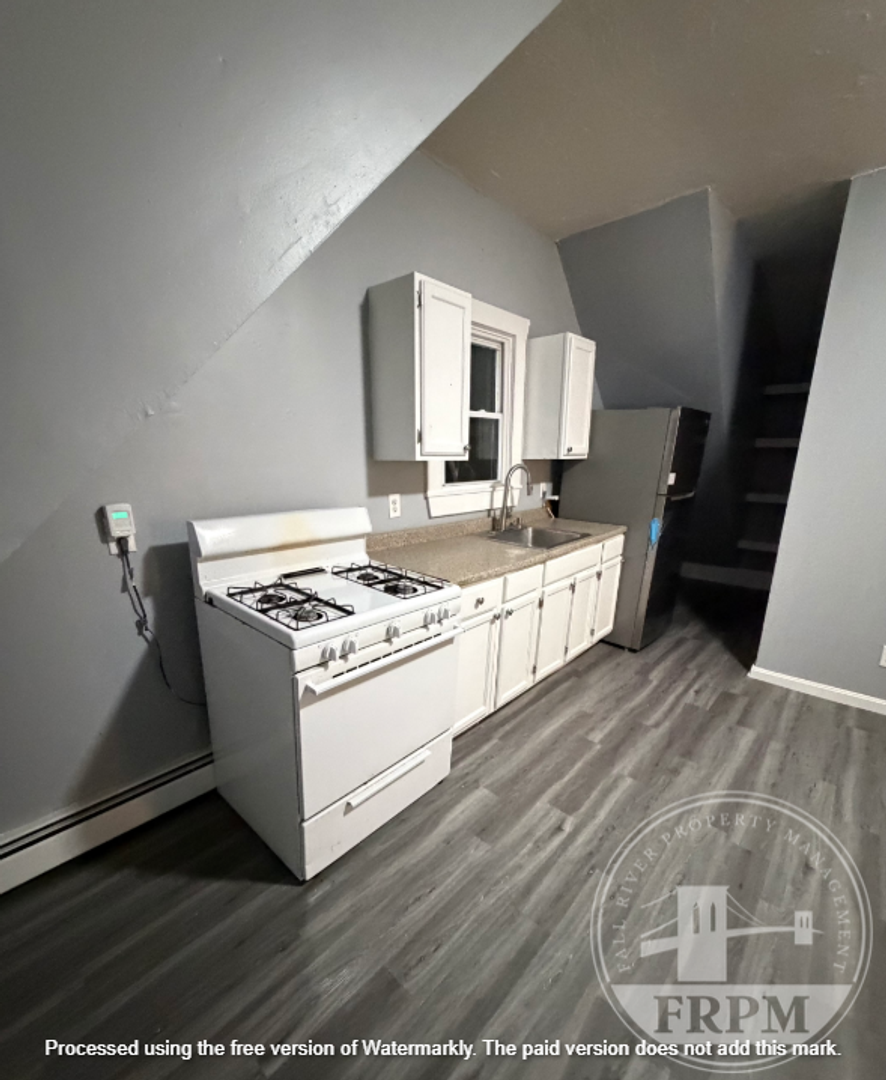 New Bedford Apartment: 1272 Pleasant St
