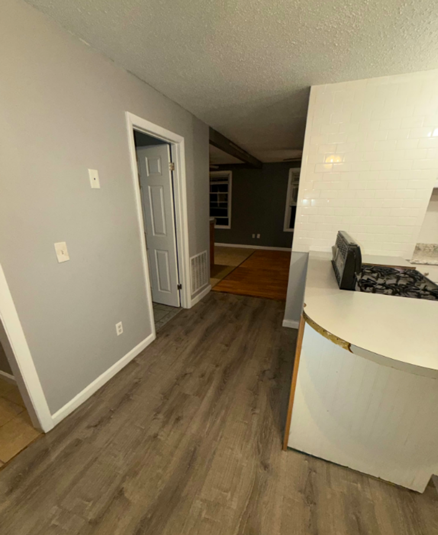 Fall River Apartment: 207 Rodman St