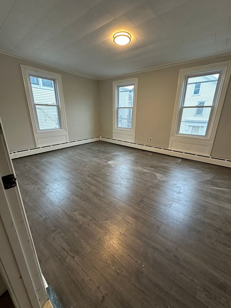 Fall River Apartment: 197 Rodman St