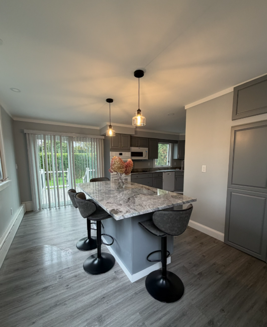 Dartmouth House: 148 Russells Mills Rd