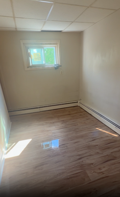 276 4th St ROOM 3F Fall River Ma ROOMING HOUSE