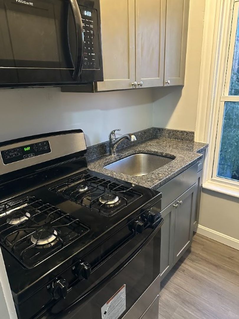 Fall River Apartment: 397-407 William St.