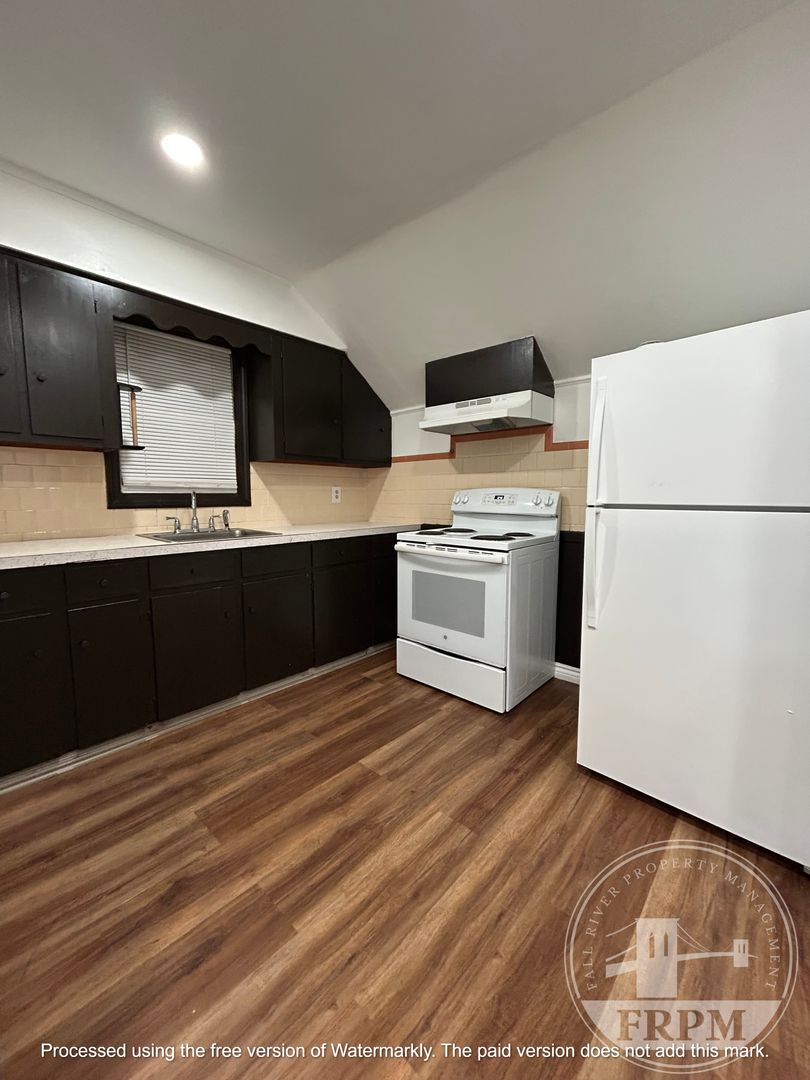 Fall River Apartment: 64 Eddy St