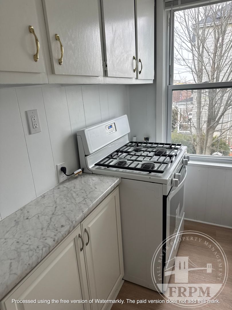 Fall River Apartment: 33 16th St