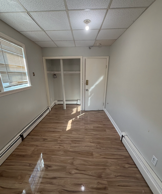 276 4th St ROOM 4F Fall River ROOMING HOUSE