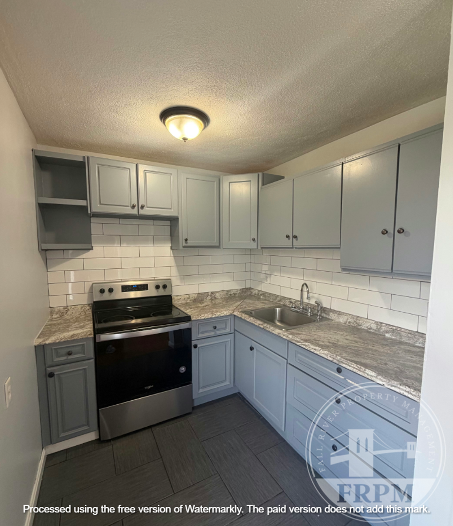 Fall River Apartment: 1105 Rodman St