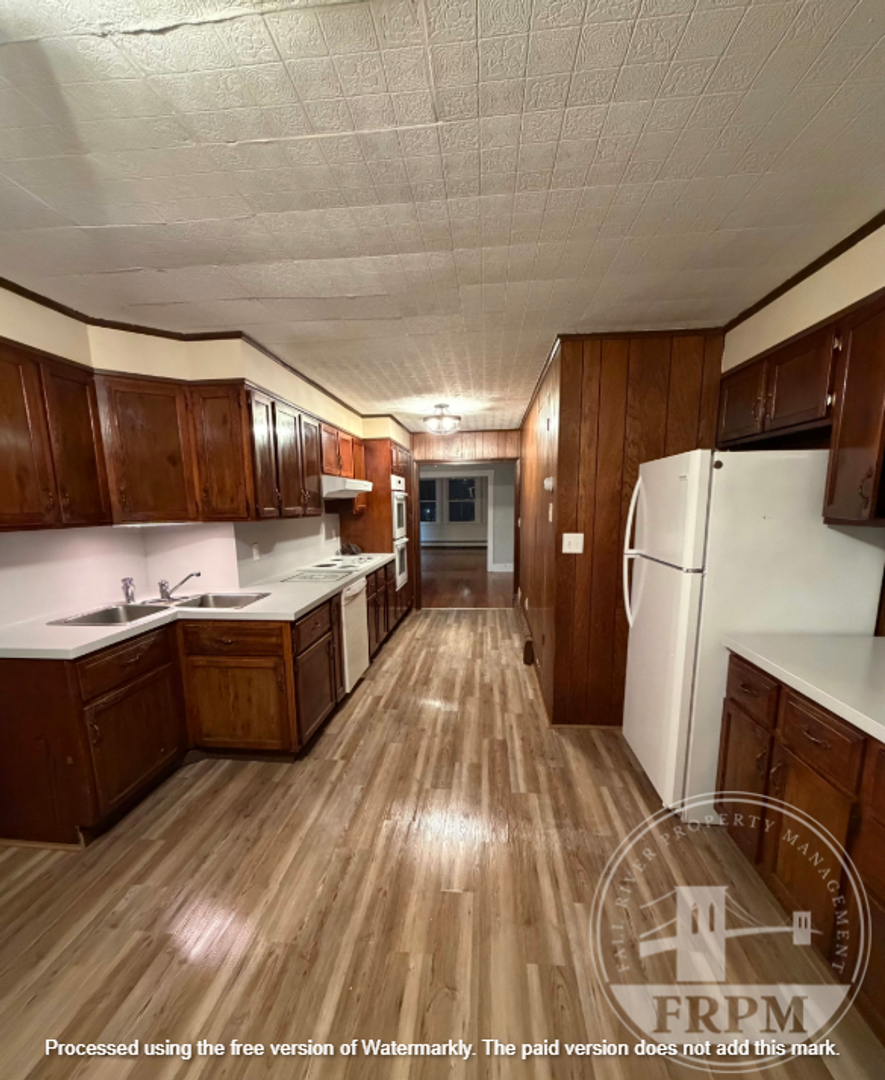 New Bedford Apartment: 318 Wood St