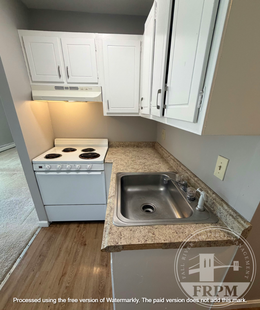 Fall River Apartment: 575 N Main St