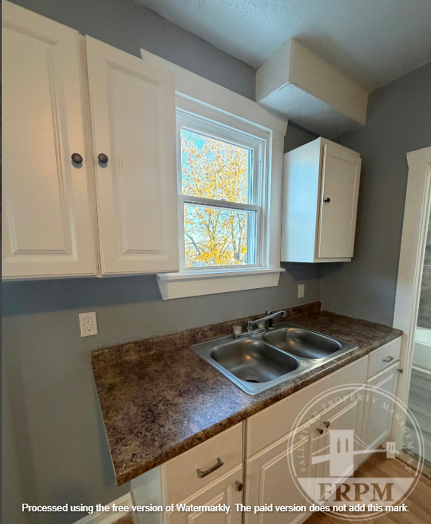 New Bedford Apartment: 1272 Pleasant St