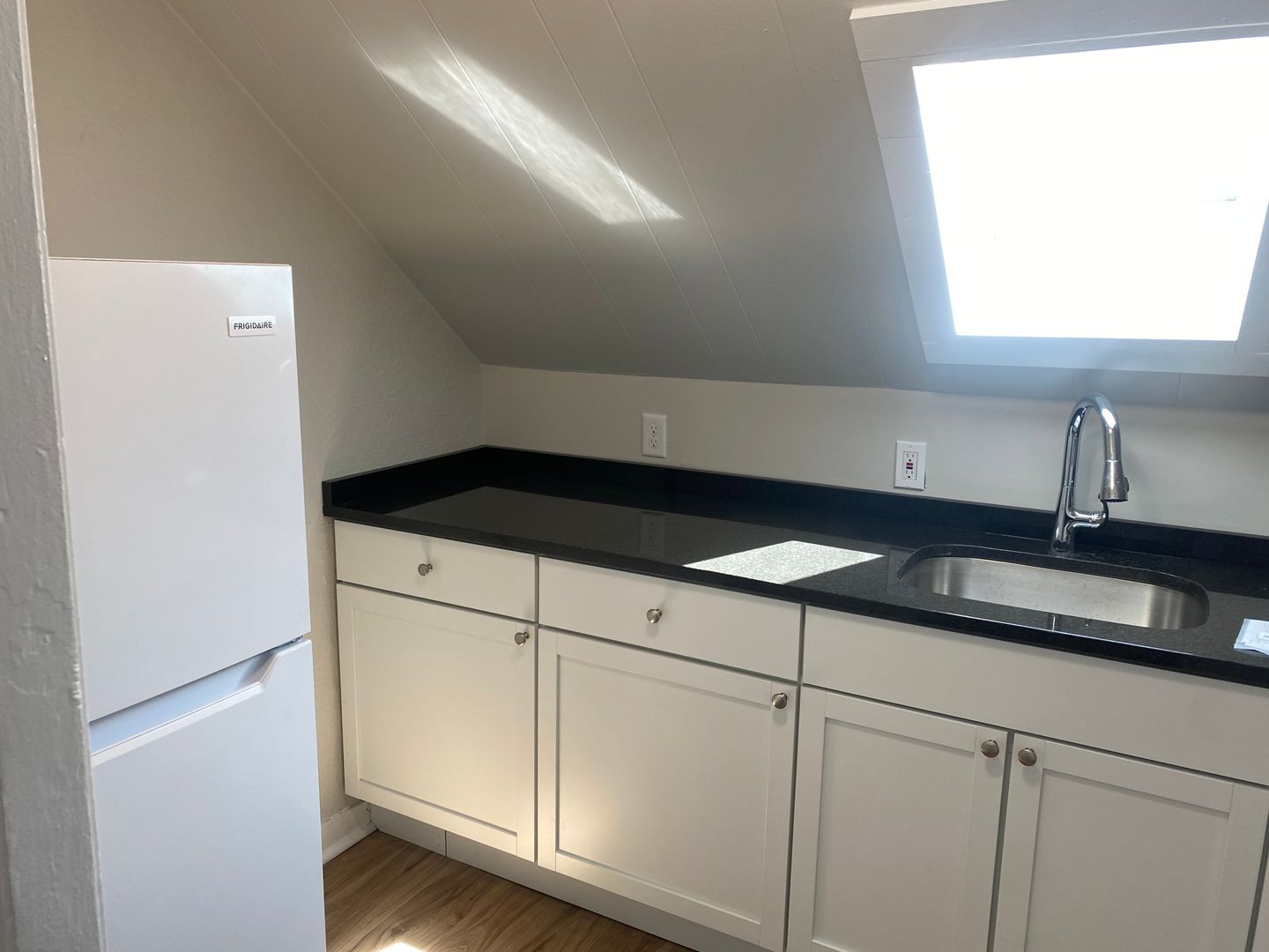 Fall River Apartment: 254 4th St