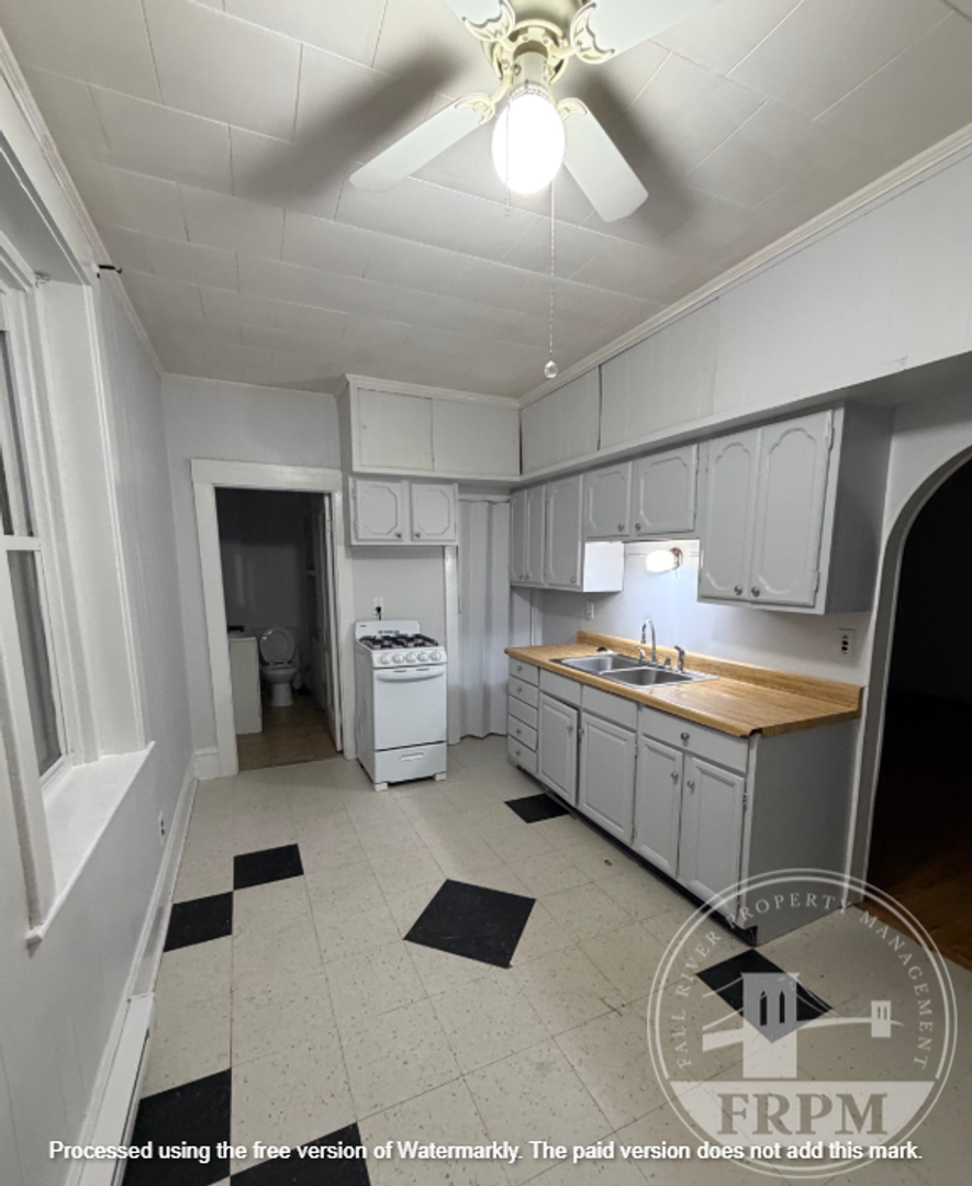 Fall River Apartment: 456 Eastern Ave