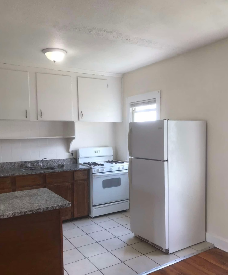 Fall River Apartment: 118 Seabury St