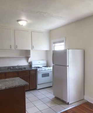 118 Seabury St Unit 2N Fall River Bright 3BR Second‑Floor Unit with Private Third‑Floor Bedrooms – Prime Central Location – photo 1