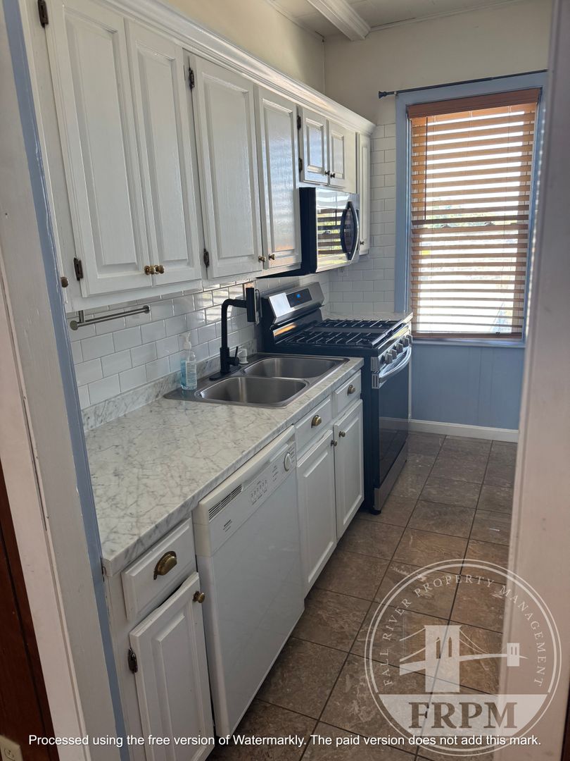 New Bedford Apartment: 463-465 Sawyer St