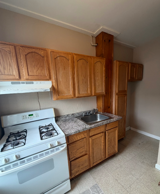 {119-121 Tremont St Unit 1R Fall River, MA} 3 Bedrooms, 1 Bathroom