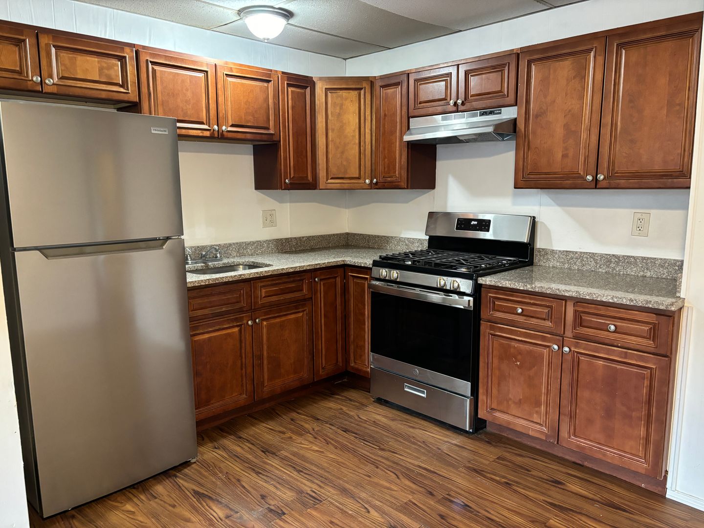 New Bedford Apartment: 75 Crapo St