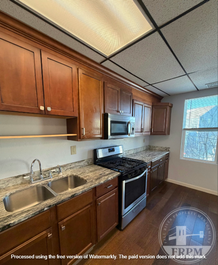 Fall River Apartment: 186 John St