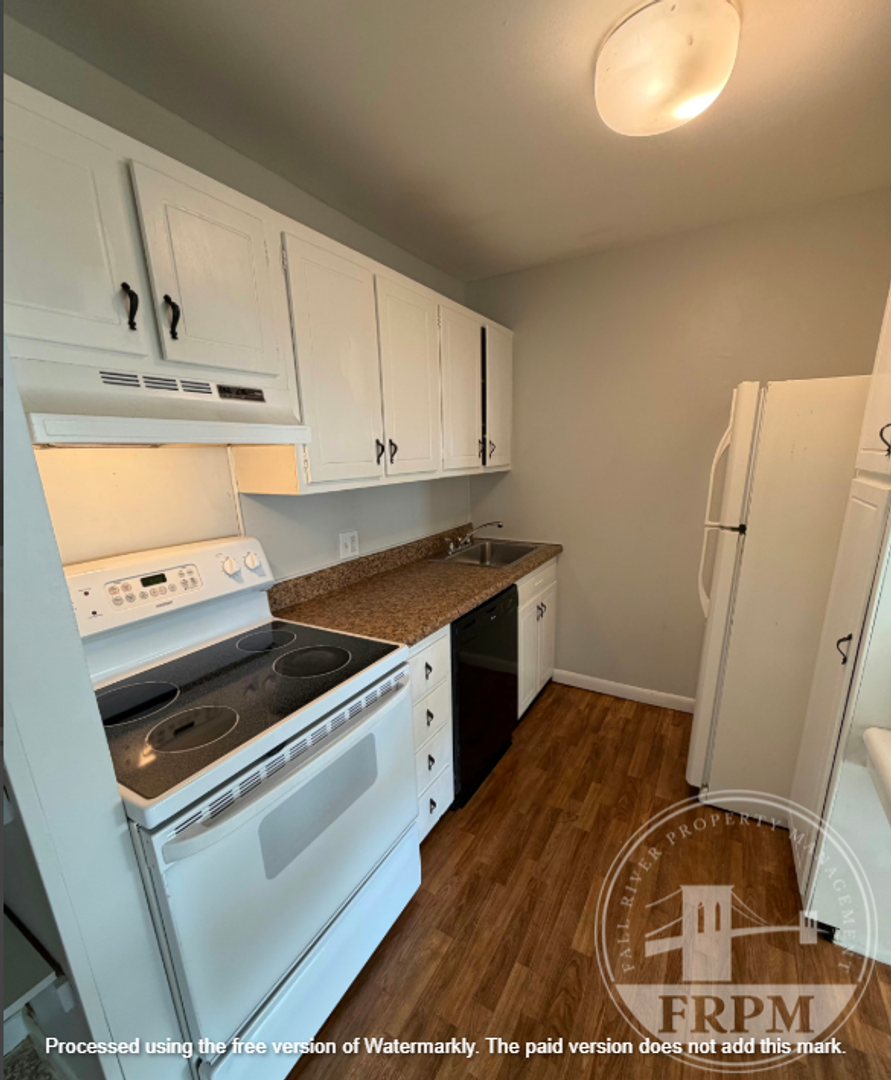 Fall River Apartment: 575 N Main St