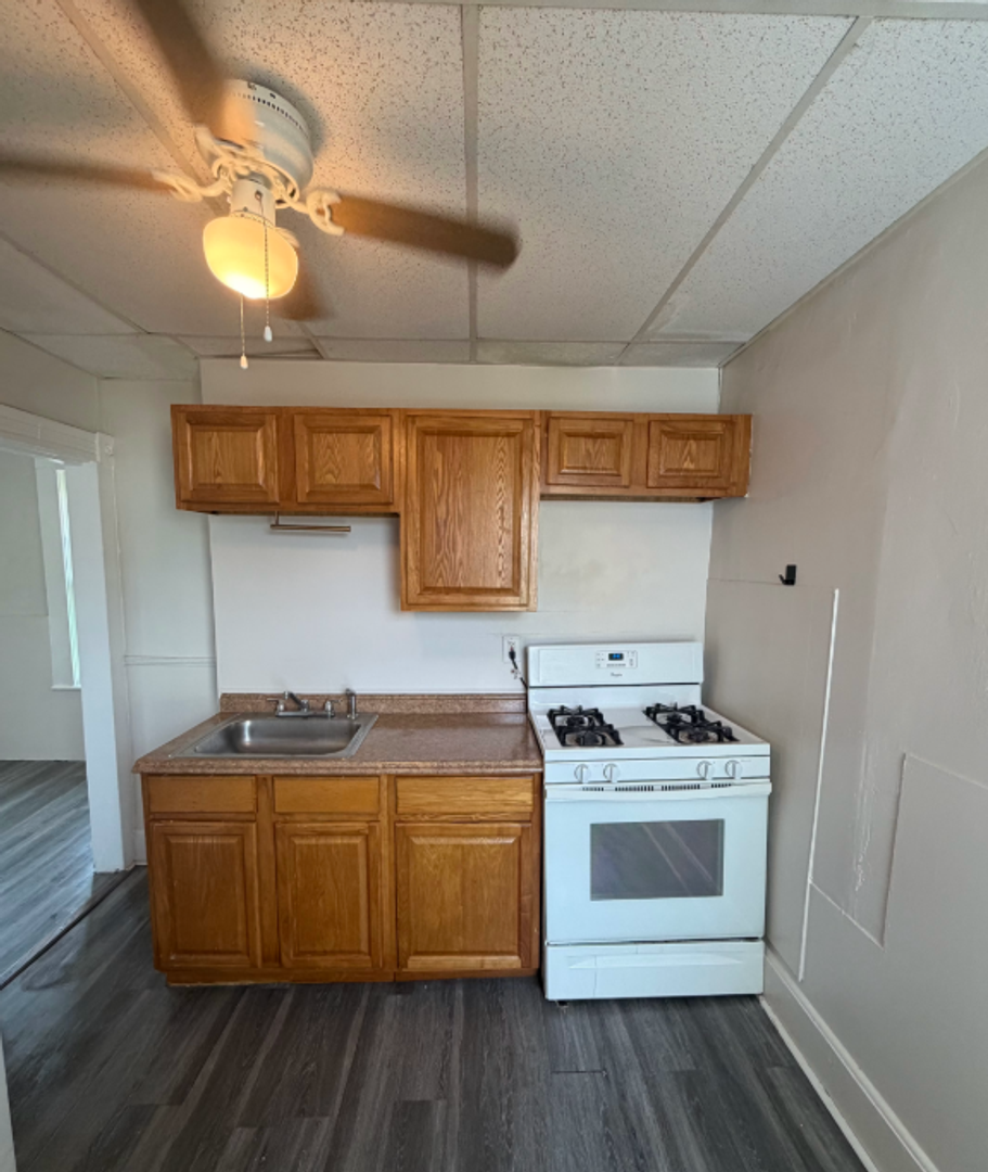 New Bedford Apartment: 49 Nelson St