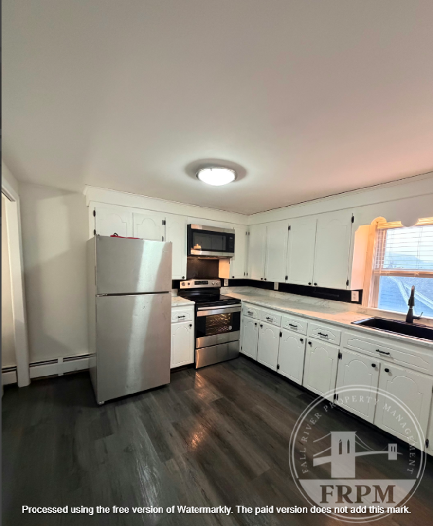 Tiverton Apartment: 64 Walnut St.