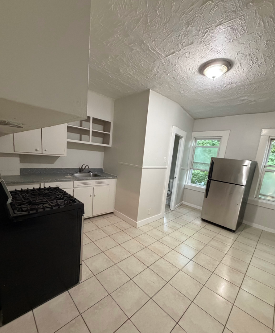 New Bedford Apartment: 439-441 Rivet St