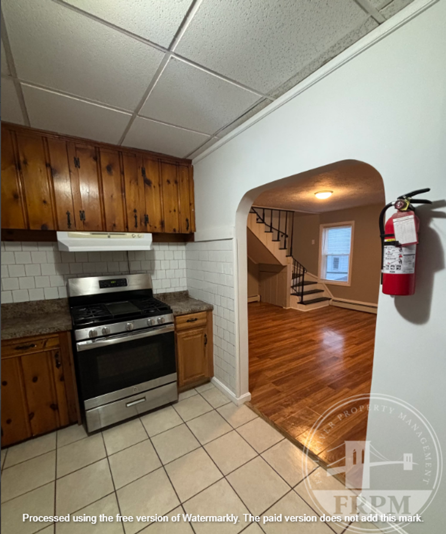Fall River Apartment: 99 Orange St