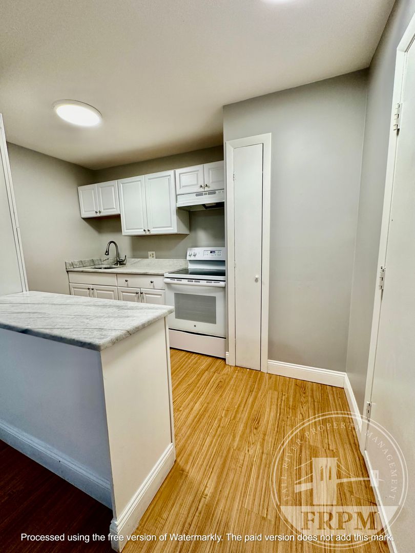 Fall River Apartment: 575 N Main St