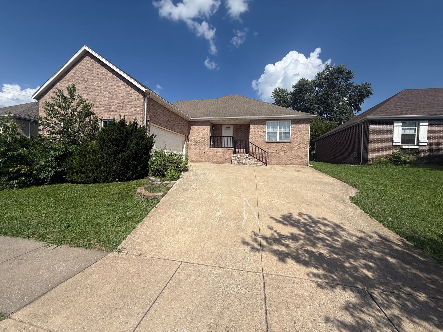 Nixa House: 1116 N Arlington