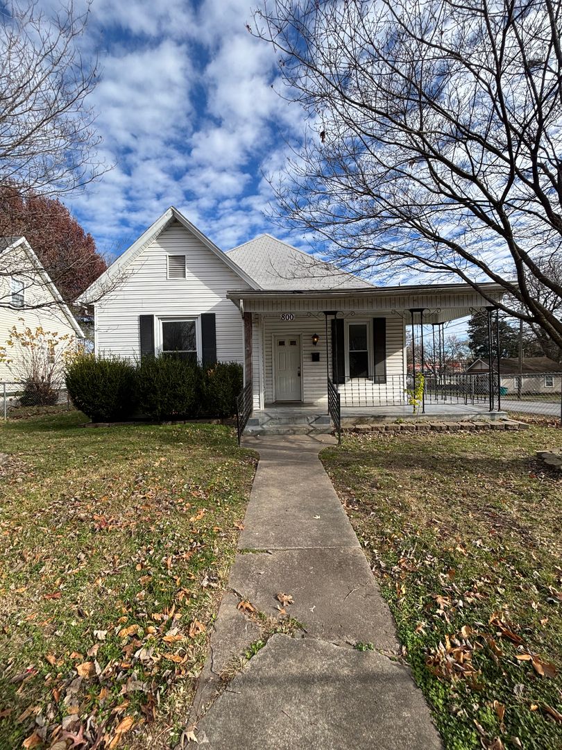 Springfield House: 800 N Rogers