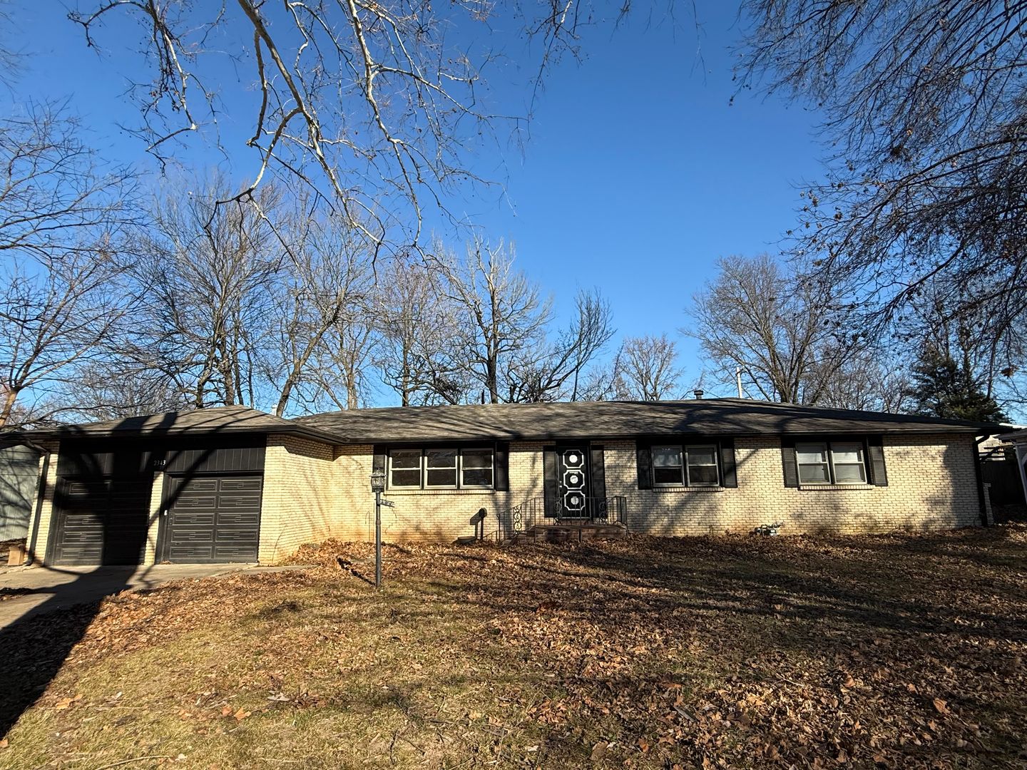 Springfield House: 2343 E Latoka