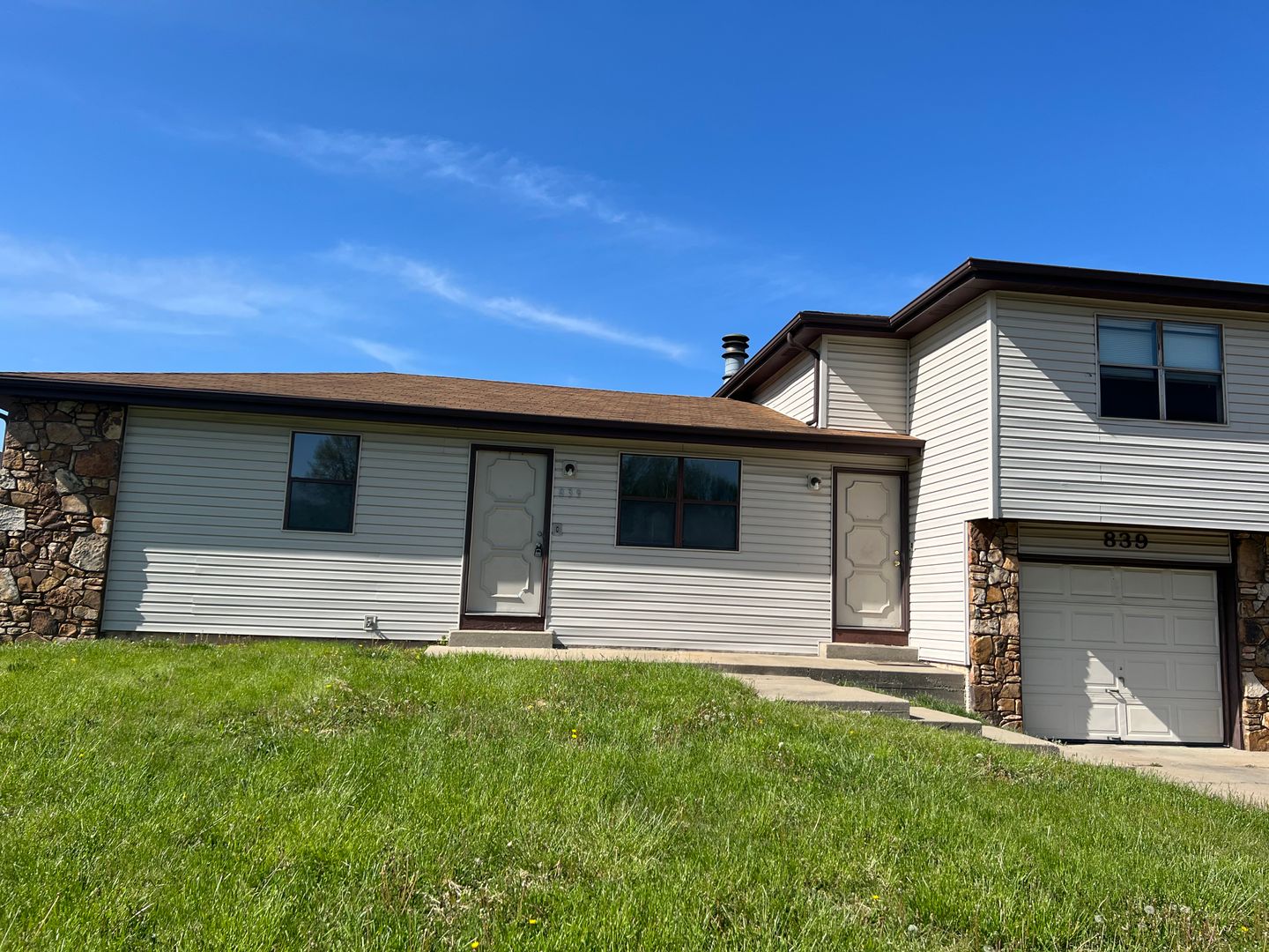 Springfield House: 839 W Sunset