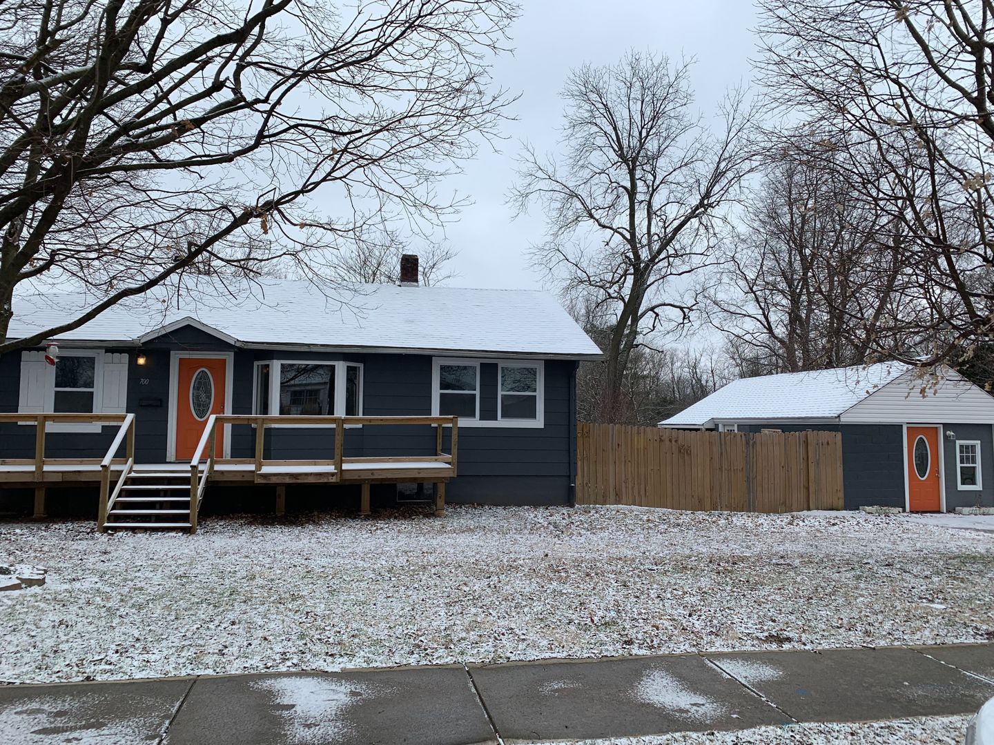 Springfield House: 700 W Ildereen Street