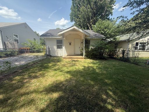 Available now 2 bedroom 1 bath home!! – photo 1