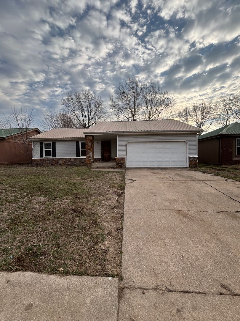 Springfield House: 2502 S Fort Ave